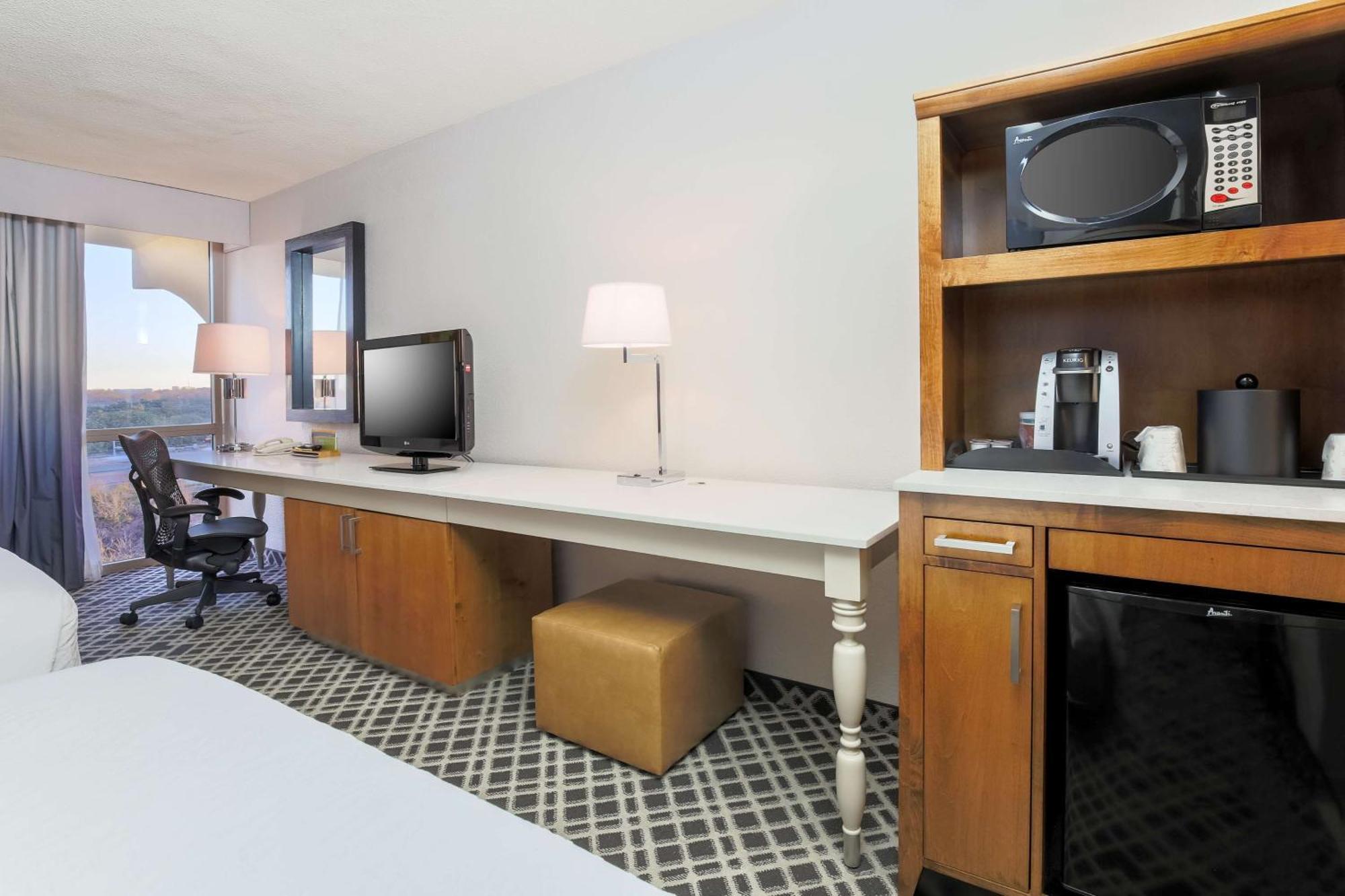 Hilton Garden Inn Dallas/Market Center Eksteriør billede